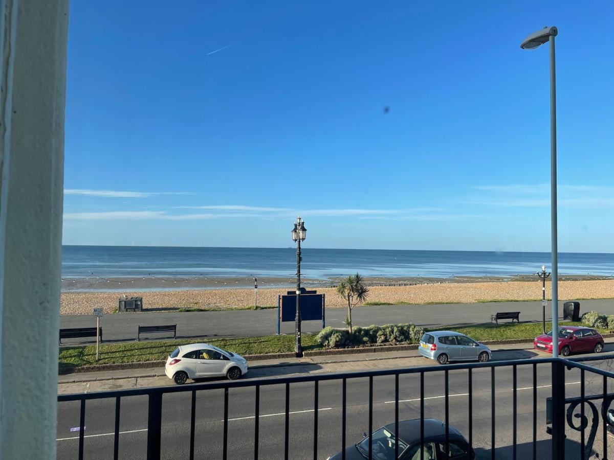 Seaview Flat With Balcony, Spacious 2 Bedroom Worthing Exteriér fotografie