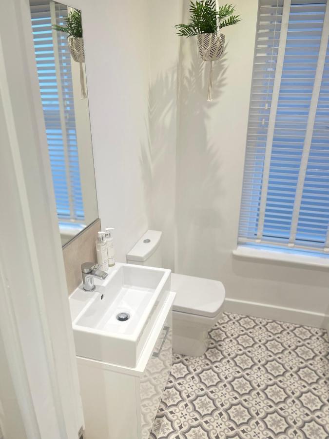 Seaview Flat With Balcony, Spacious 2 Bedroom Worthing Exteriér fotografie