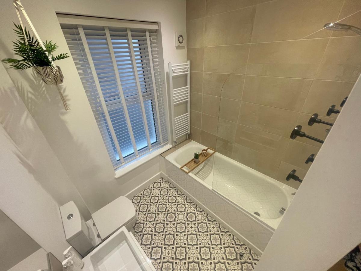 Seaview Flat With Balcony, Spacious 2 Bedroom Worthing Exteriér fotografie