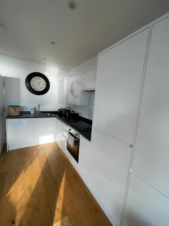 Seaview Flat With Balcony, Spacious 2 Bedroom Worthing Exteriér fotografie
